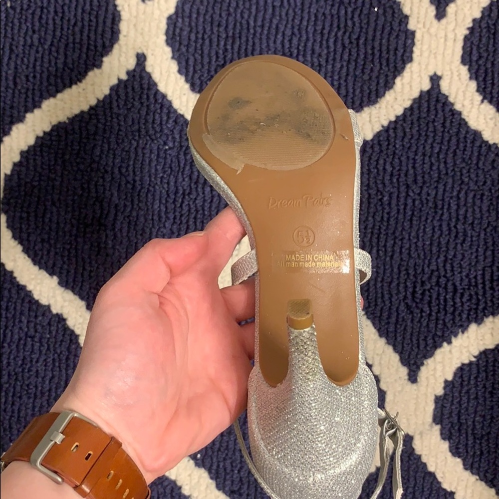 Silver Heels - Picture 6 of 6